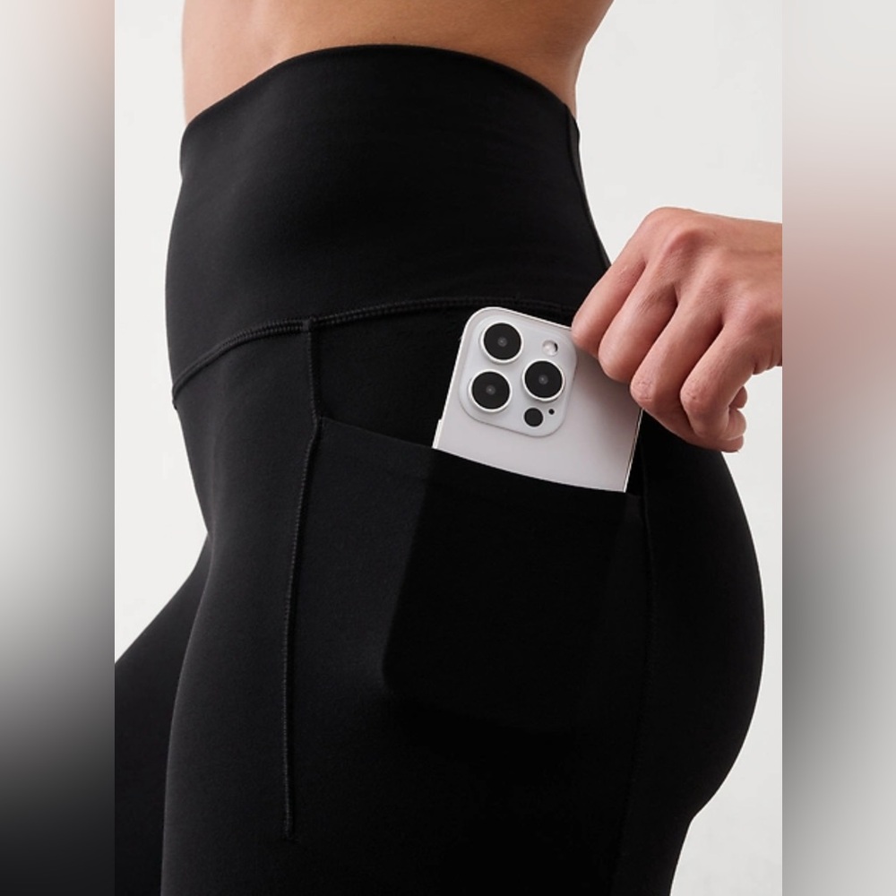 Athleta Black Salutation Stash Pocket High Rise Large💎EUC Retail $109 - Picture 2 of 11